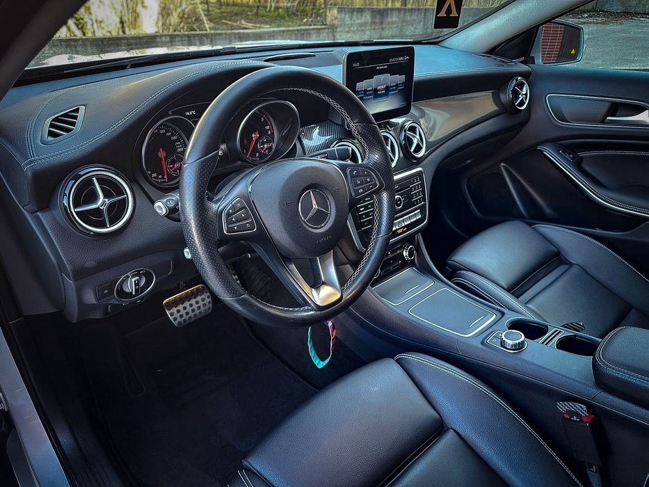 GLA220 / Face / AMG Line / Edition / Harman Kardon / Panorama / Full