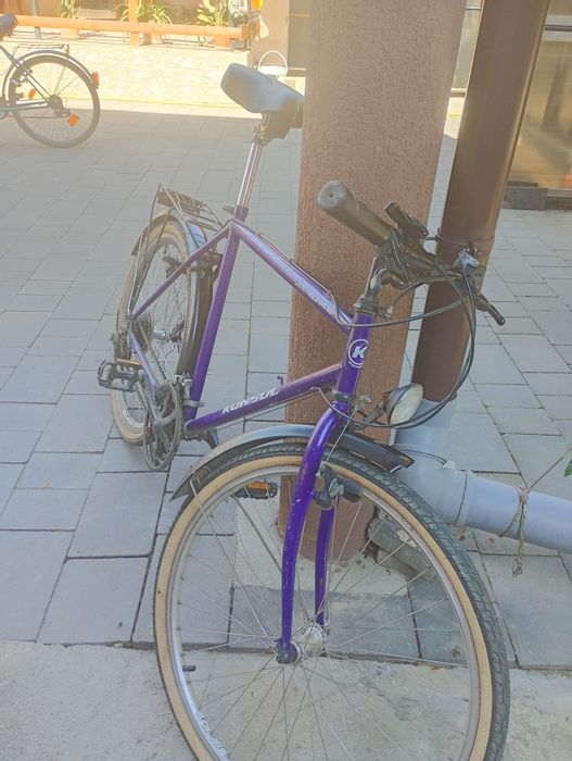 Vând bicicleta din imagine.