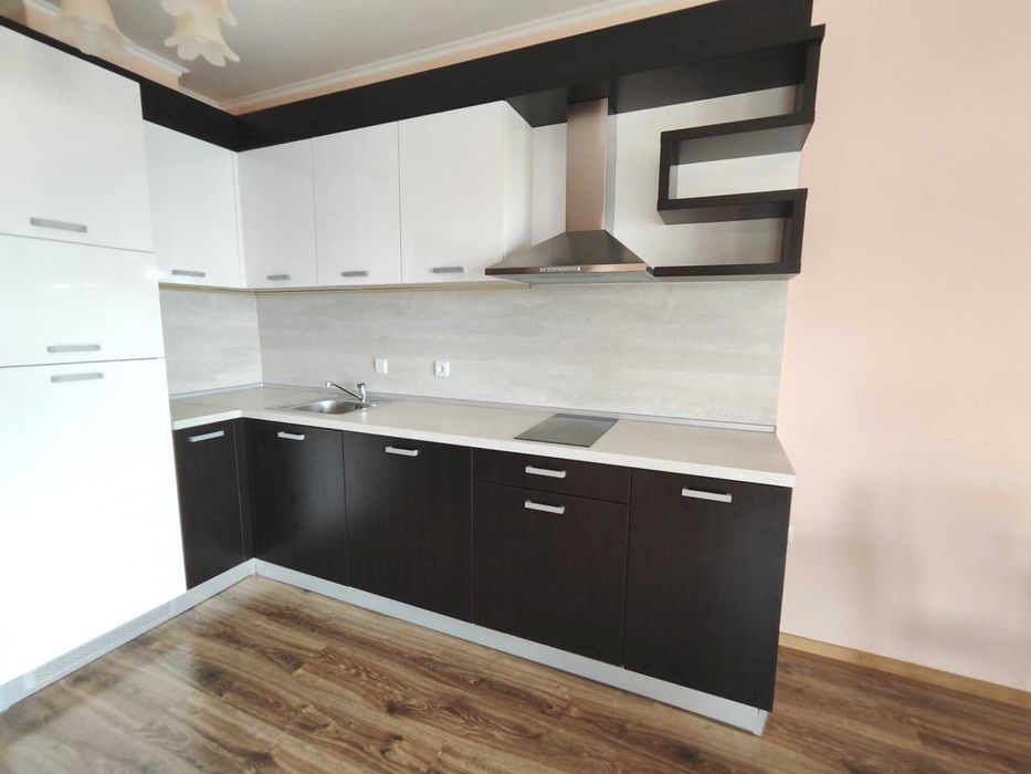 Продава се Тристаен апартамент в с. Шкорпиловци, Област Варна - 212 кв.м за 479 €/кв.м - Снимка #6