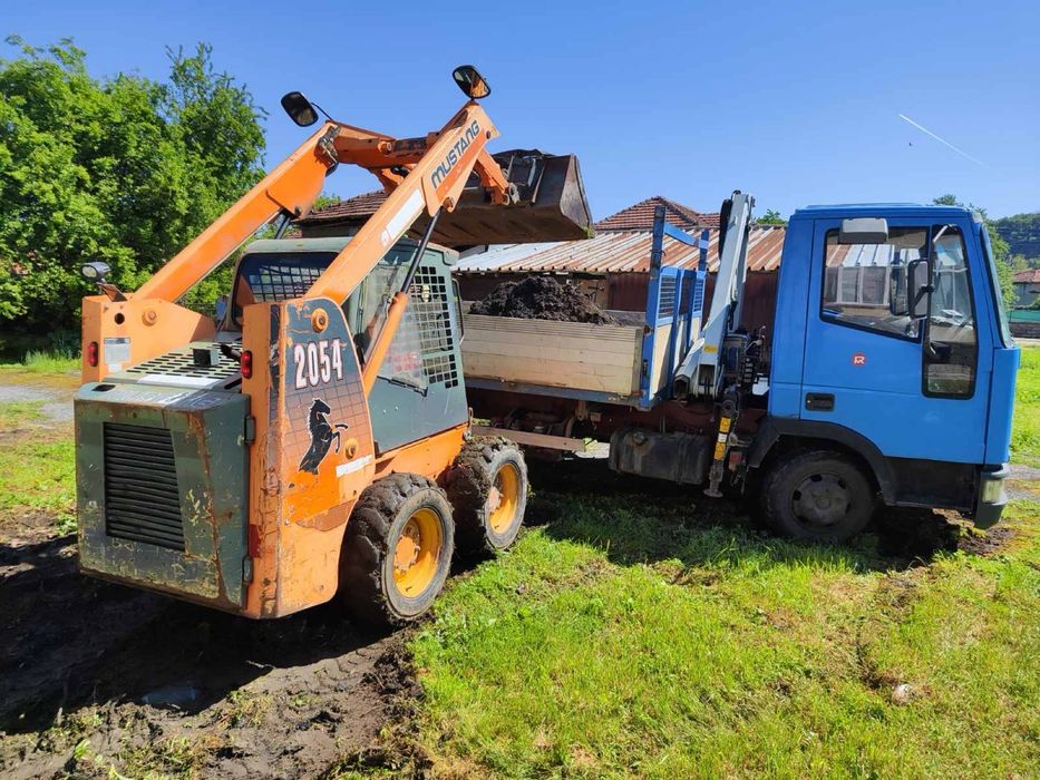 Услуги с мини багер, бобкат, самосвал и автовишка.