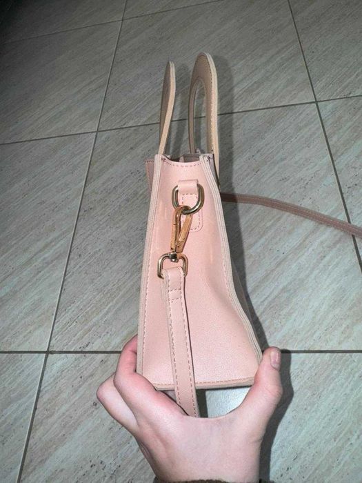 Сумка нежно-розовая с ремешком