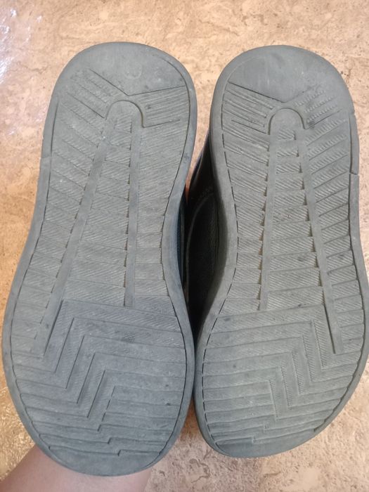 Продам детские туфли