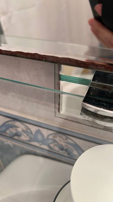 Зеркало с полочками для ванной