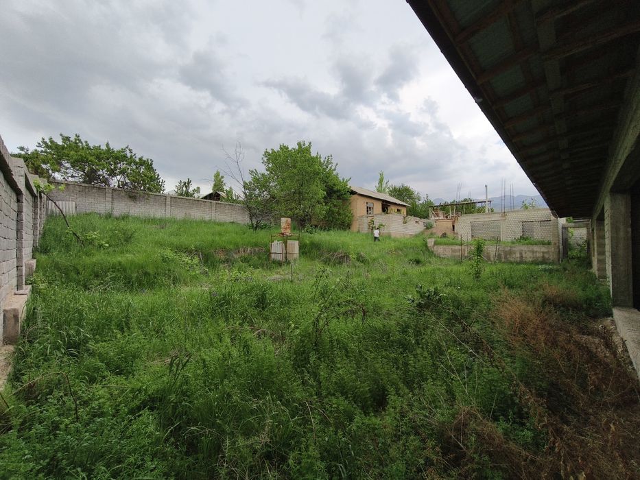 10 sotix hovli sotiladi
