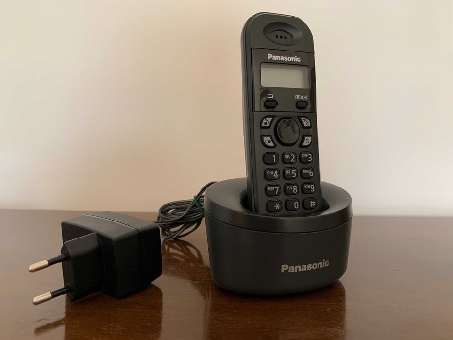 Домашни безжични стационарни телефони Panasonic - без слот за СИМ карти