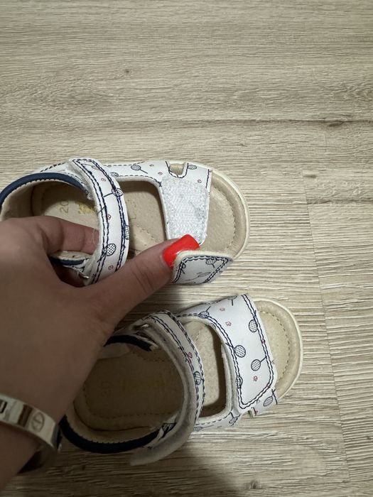 Продам детские сандали