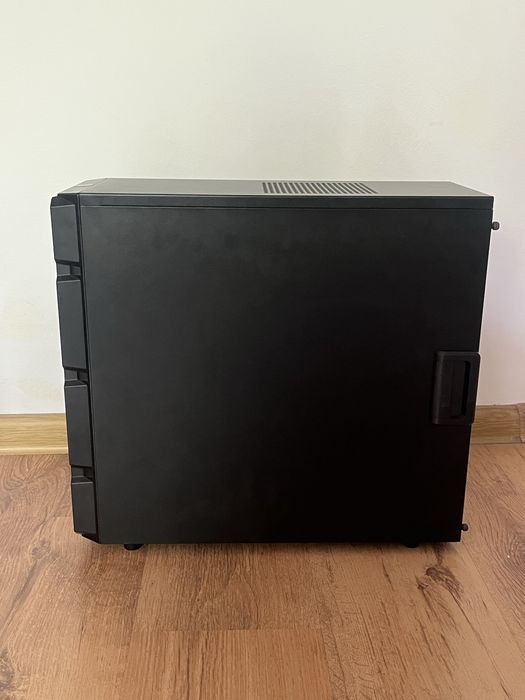 Кутия за компютър Cooler Master (отлично състояние)