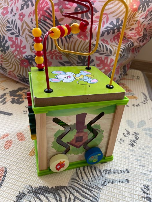 Интерактивна играчка куб