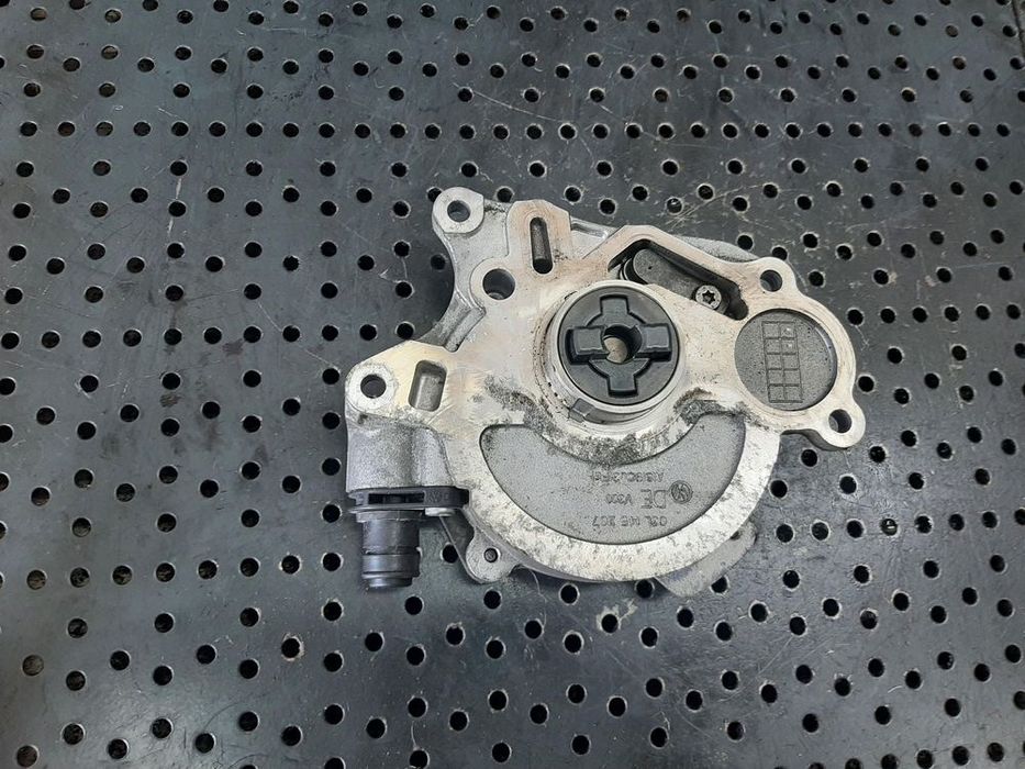 pompa vacuum  vw golf 5 6 skoda octavia 2 seat leon audi a3 1.6 tdi cay 03l100j