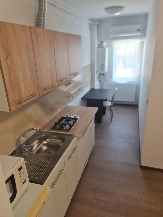 Inchiriez apartament