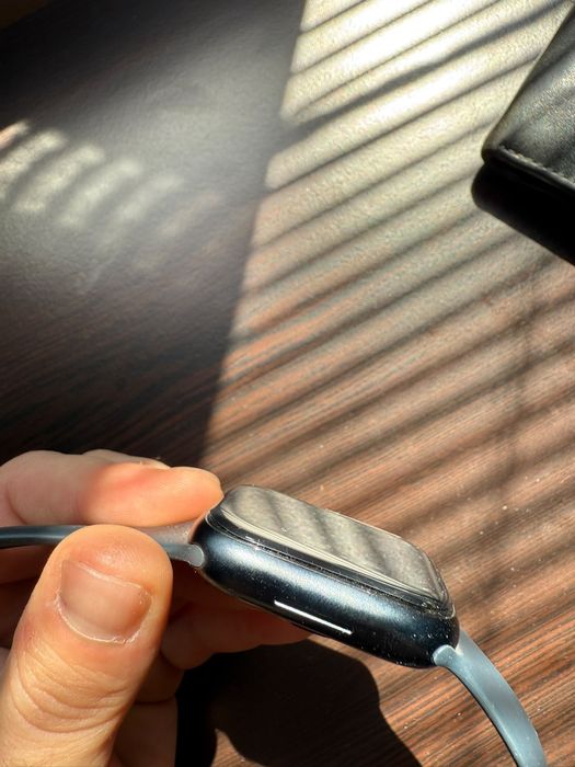 Продавам Apple Watch Series 8, 45mm, в отлично състояние.