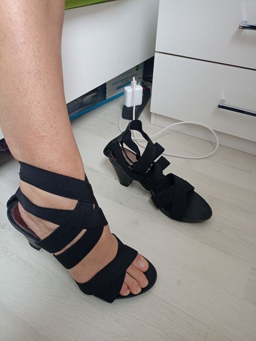 Vând sandale dama,noi,mărimea 39,produs de calitate.