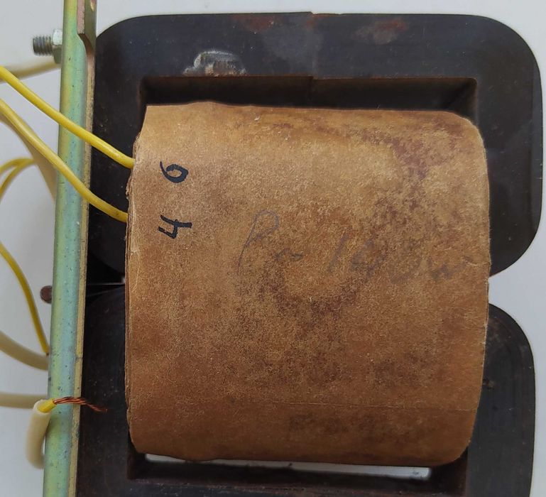 Мощный трансформатор для стереоусилителя.