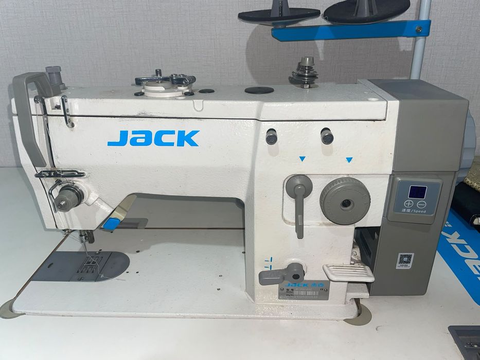 Швейная машина Jack зикзак
