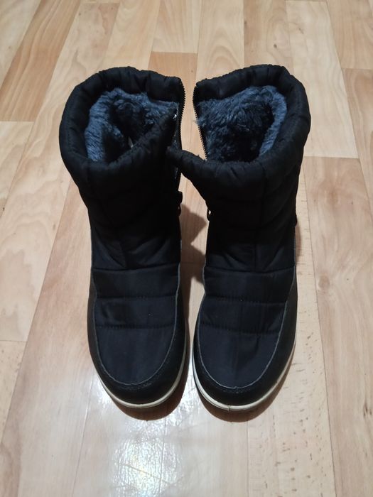 Продам ботинки зимние доя девочки