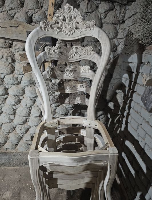 Uy va tashkilot ofislari uchun stul karkazlari sotiladi