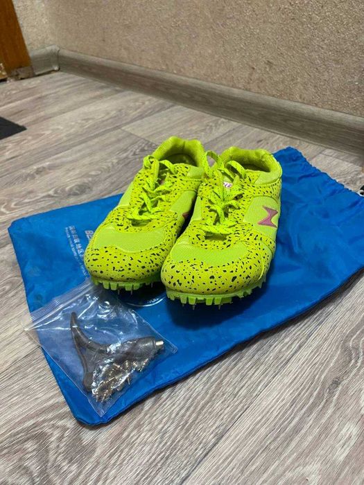 шиповки для лёгкой атлетики.