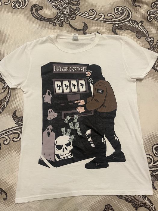 Чисто нова тениска на призрак