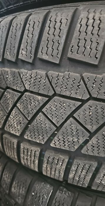 225/50/17цола Continental