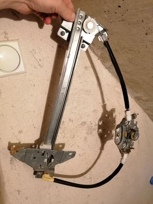 задно дясно стъкло, стъклоповдигач, стъклоподемник пежо 307