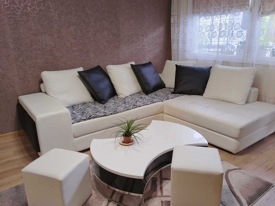 мебели за хол-ъглов диван, маса и секция