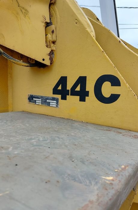 Hanomag 44c Încărcător frontal Se vinde fără punti Este Functional