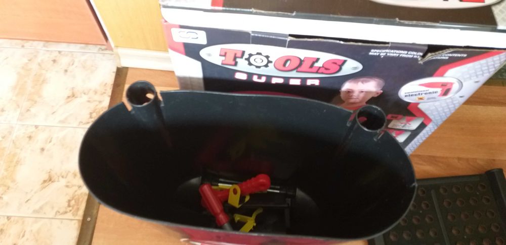 Детска работилница с инструменти