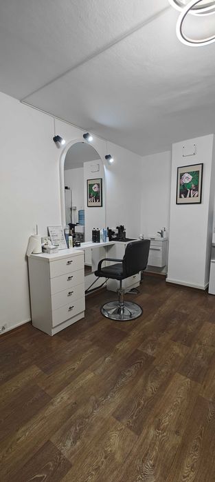 Inchiriere post hairstylist