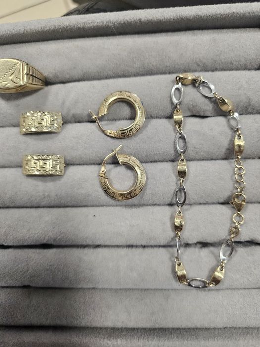 Златна дамска гривна