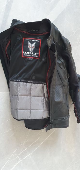 Каски и яке ботуши