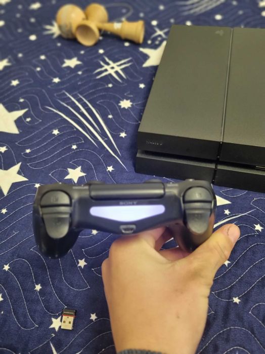 Vand ps 4 într-o stare foarte bună