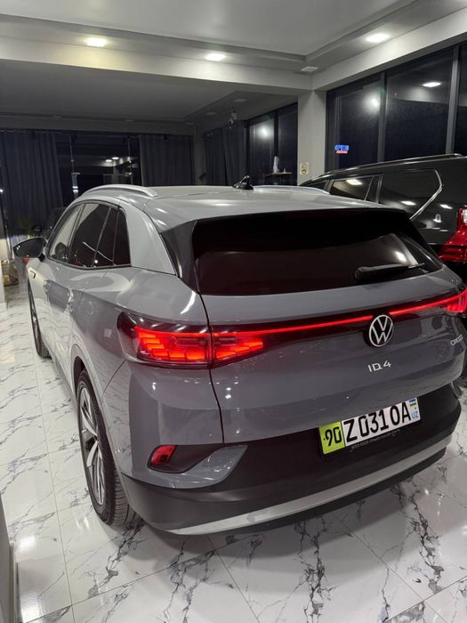 wosvagen id4 cross  2021 yil avto salondan olindi zur xolatda 100%toza