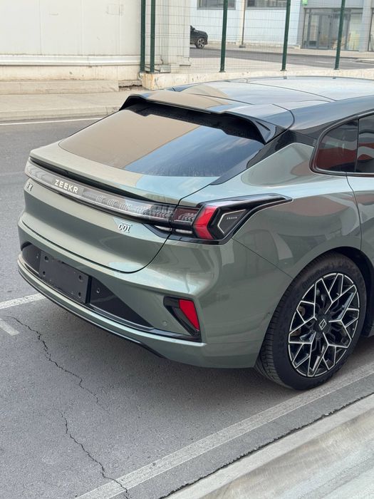 Zeekr 001 2025 — 2