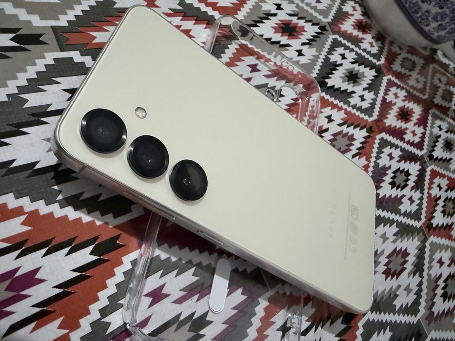 Обменяю S24 128 Gold идеал