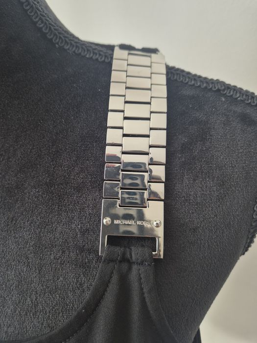 Michael Kors – Top negru elegant cu bretea metalică