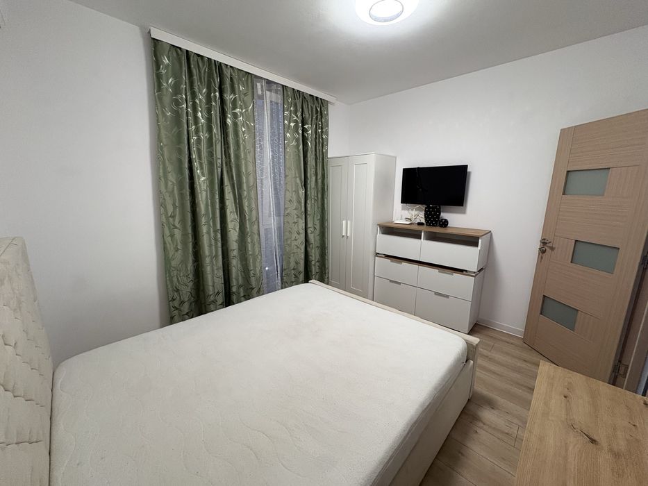 Închiriez apartament cu o cameră + living