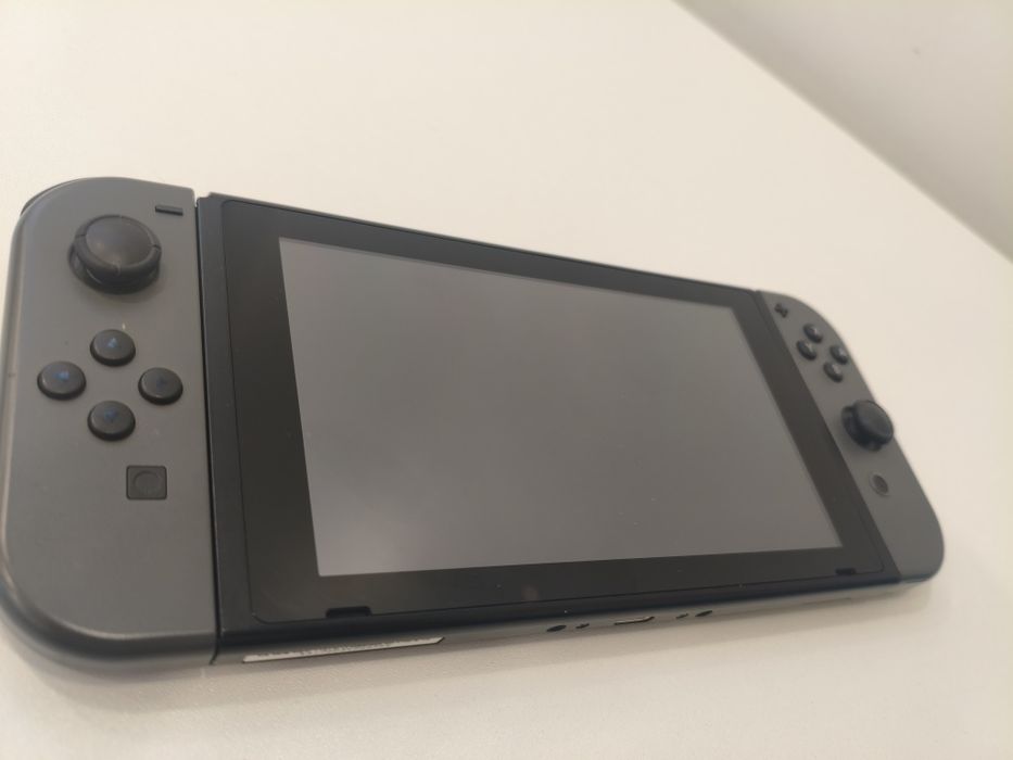 Nintendo switch продаю