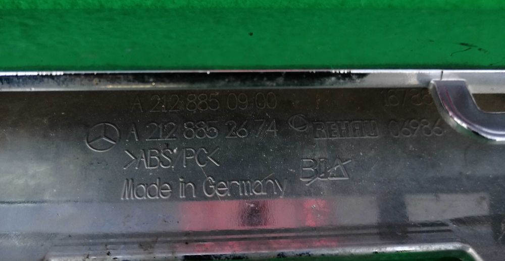 Хромирана лайсна за предна броня Mercedes E-class W212