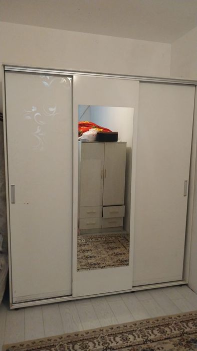 Шкаф белого цвета