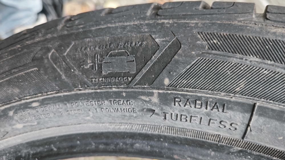 215 50 19 Goodyear Ultra Grip Performance + EV