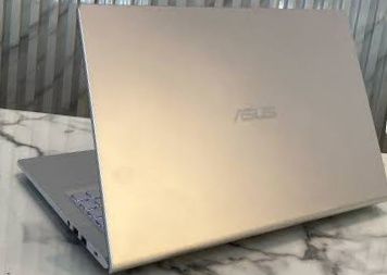 Обмен.Современни ноутбук ASUS Vivobook X515