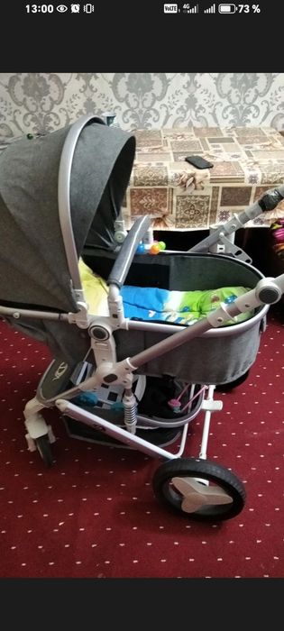 Детский коляска с дефектом