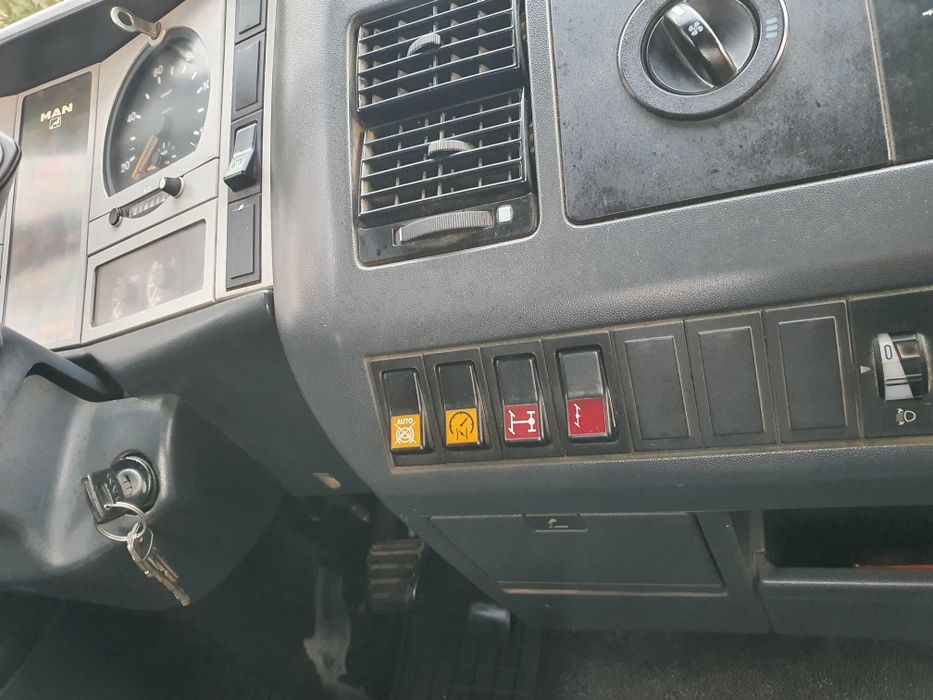 Camion Man 12.180  basculabil 12 tone 11/2005 210000km
Toat