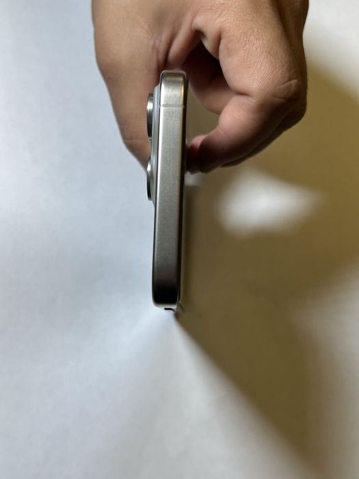 Vand Iphone 15 pro max  256 gb.