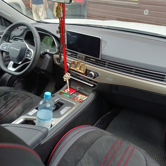 Продам машину Jetour X70