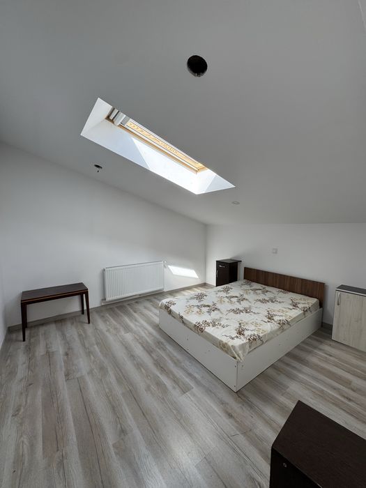 Apartament generos mansarda casa
