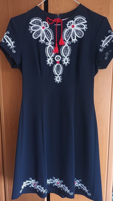 Дамска рокля с шевици