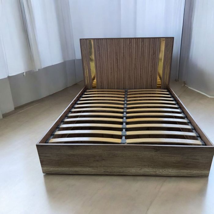 Продам новые кровати , пуфики