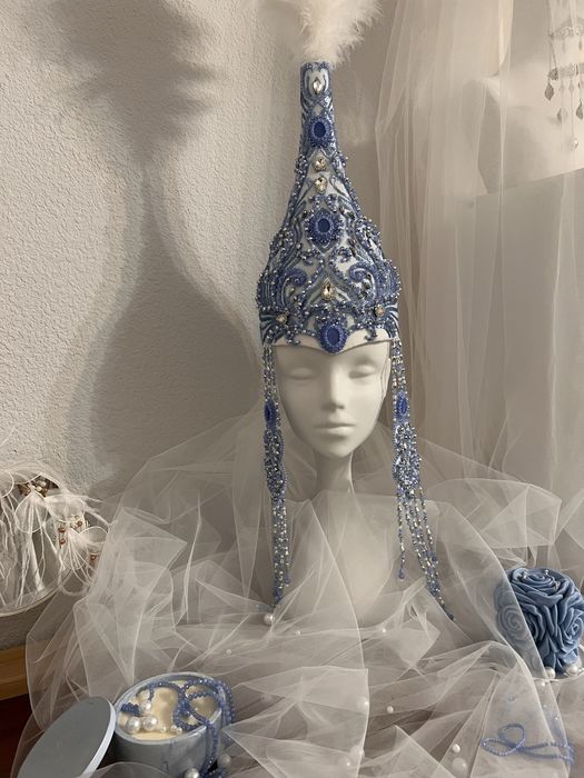 Саукеле, такия (тюбетейки), пояса, тиары