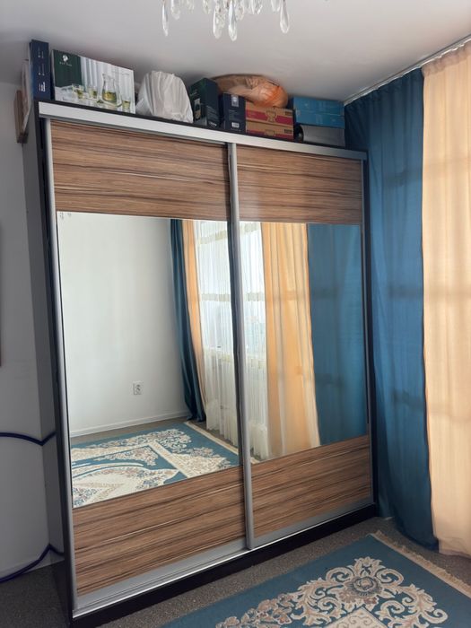 Шкаф купе (б/у) жақсы жағдайда.